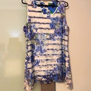 Brittany Black Size M Fliral Lacw Sleeveless Top